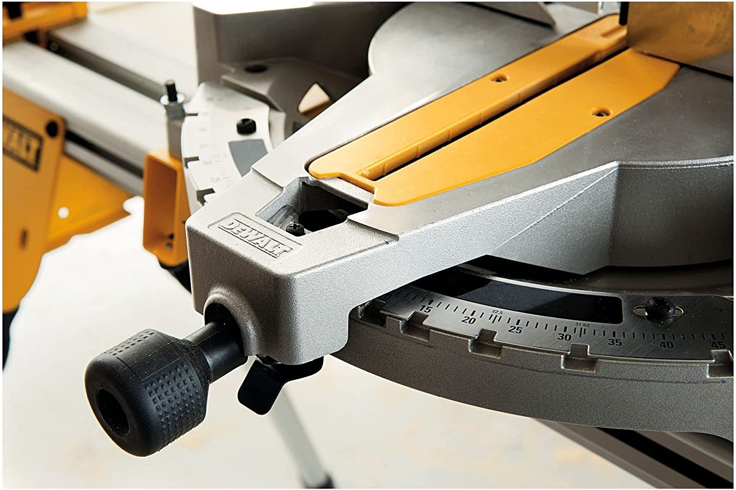 Dewalt D27113-QS - troncatrice a testa fissa con pianetto, 305mm - Image 2