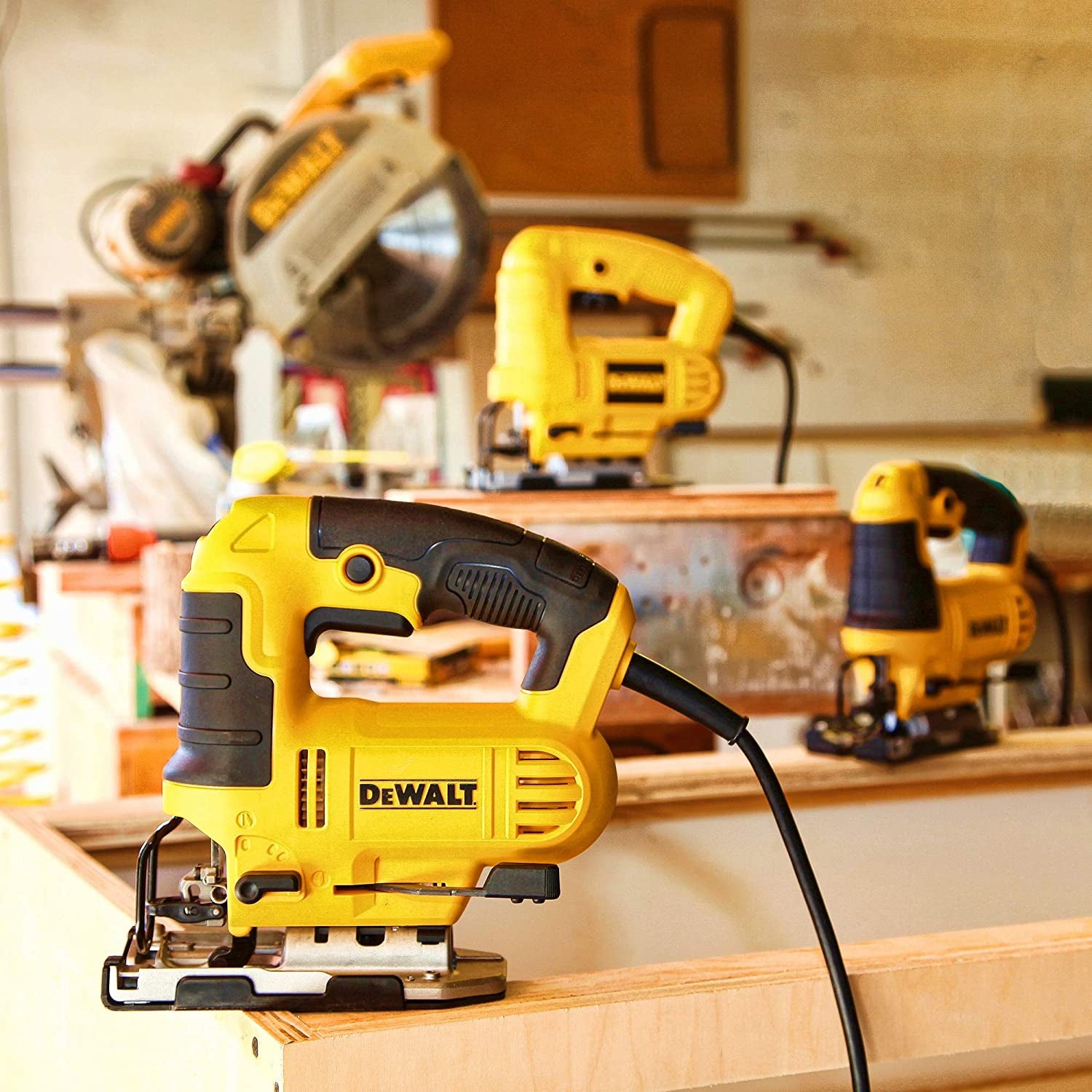 Dewalt DWE349 - Seghetto alternativo - 550 W - Taglio max legno 85 mm - Image 2