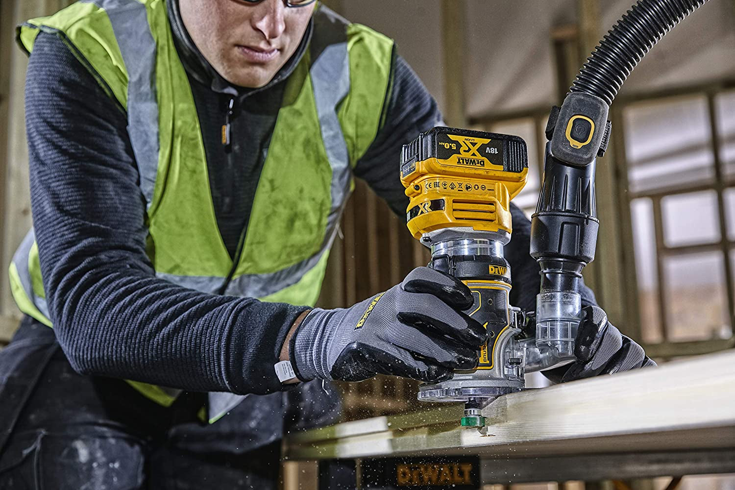 Dewalt DCW604NT-XJ - Elettrofresatrice ad affondamento e a base fissa 18V, solo corpo - Image 4
