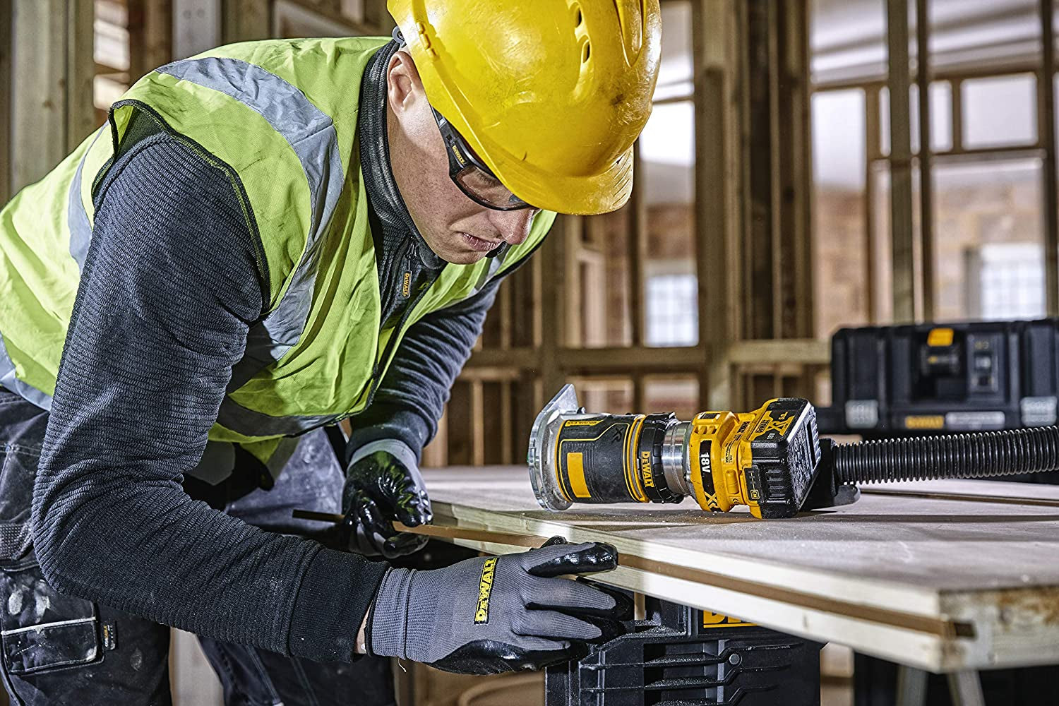 Dewalt DCW604NT-XJ - Elettrofresatrice ad affondamento e a base fissa 18V, solo corpo - Image 3
