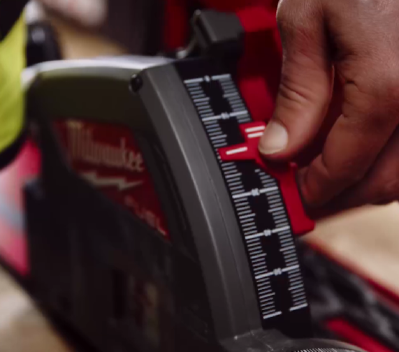 Milwaukee M18 FPS55-0P Sega ad affondamento da 55 mm per legno, compatibile con guida parallela con valigia , solo corpo - Image 2