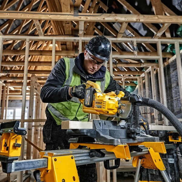 Dewalt DCS777T2-QW - Troncatrice radiale per legno 216mm XR FLEXVOLT 54V 6.0Ah - Image 4