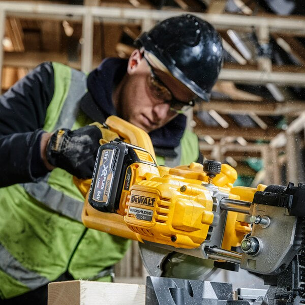 Dewalt DCS777T2-QW - Troncatrice radiale per legno 216mm XR FLEXVOLT 54V 6.0Ah - Image 3