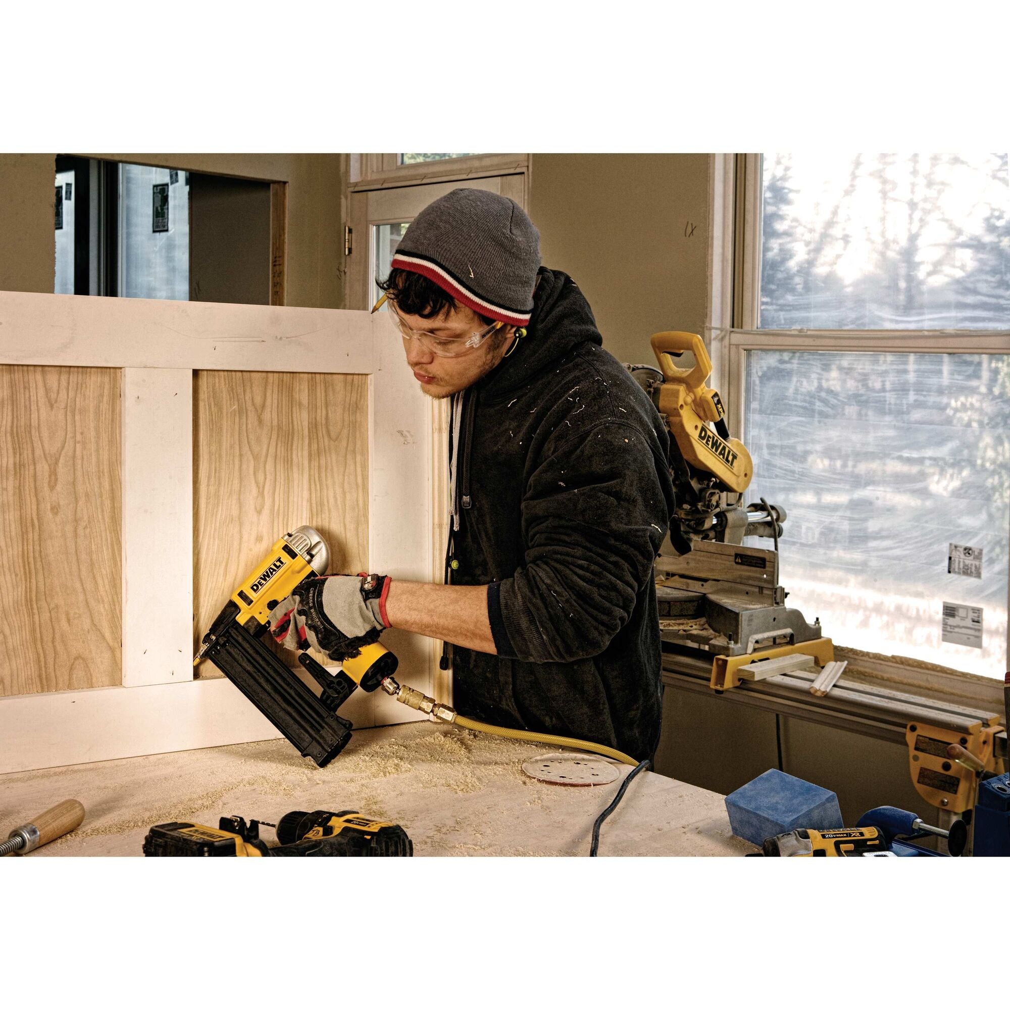 Dewalt DPN1850PP-XJ - Groppinatrice pneumatica 18G per groppini da 15 a 55 mm - Image 2