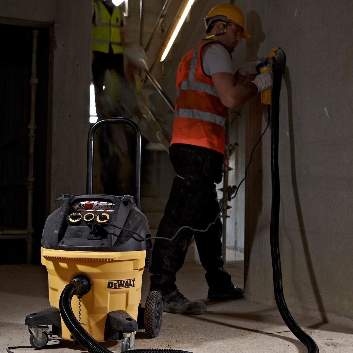 Dewalt DWV902M - Aspiratore professionale 1400W 38l - specifico per EDILIZIA con scuotifiltro automatico - Image 2