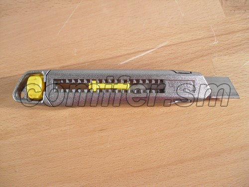 Cutter Stanley InterLock 10-018 (18mm) - Image 4