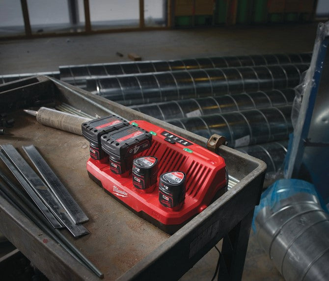 Milwaukee M12 C4 Caricabatterie multiplo 12V - Image 5