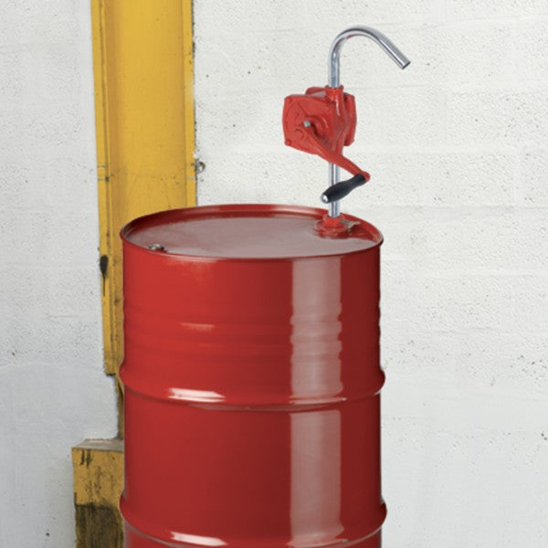 Pompa travaso liquidi a manovella Ribimex PRKGPM - per fusti e barili - Image 2